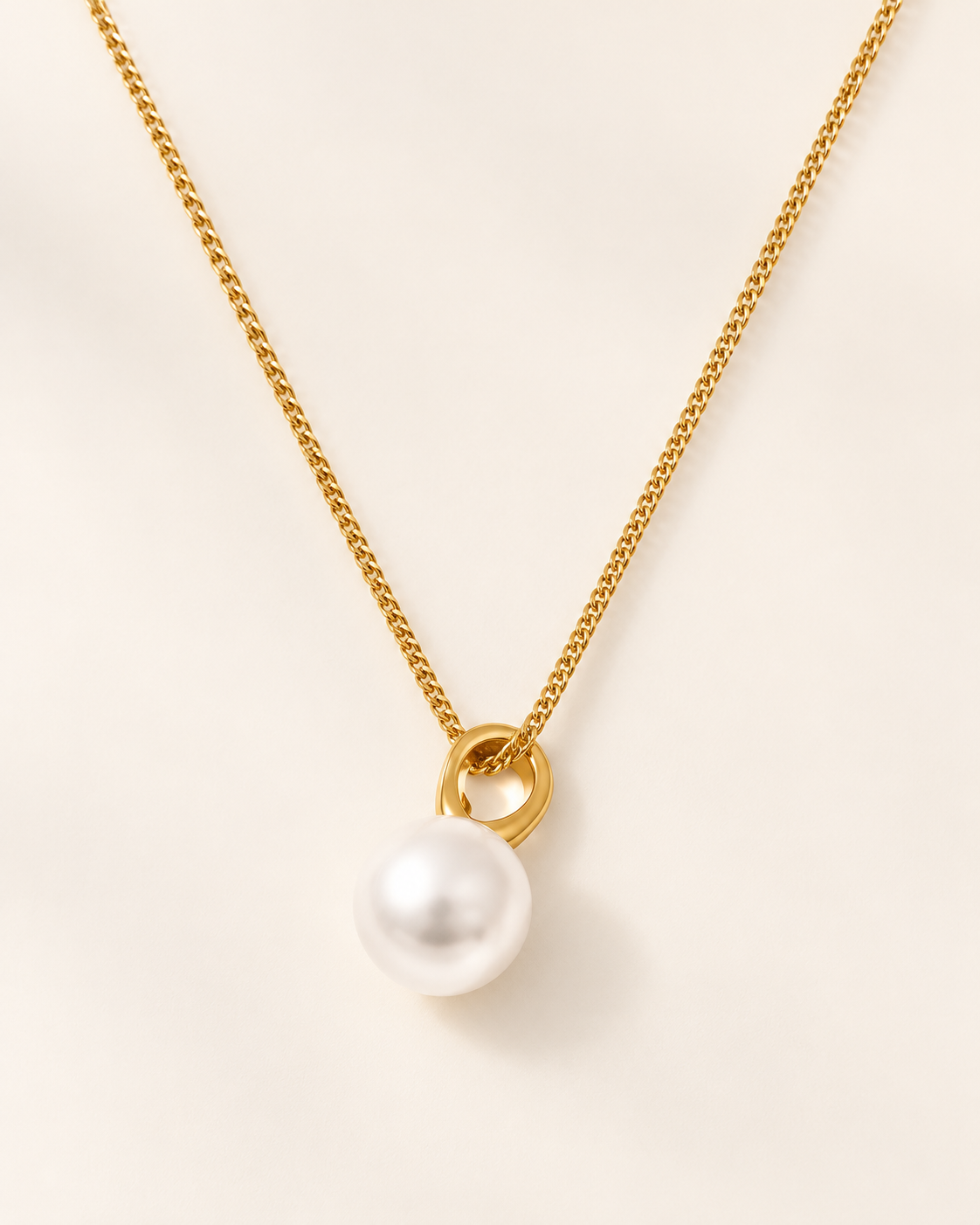 Simulated Pearls Round Pendant Necklace