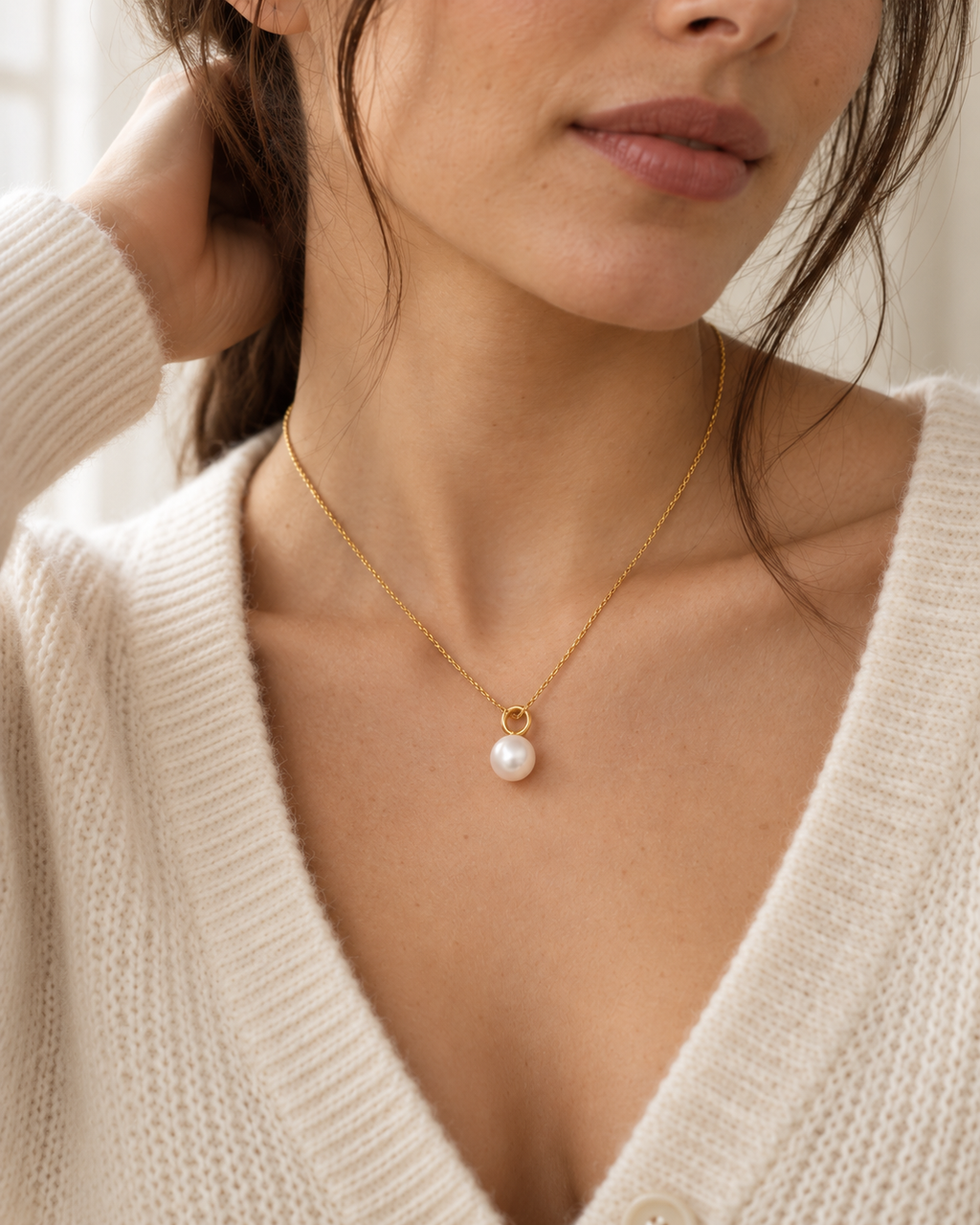 Simulated Pearls Round Pendant Necklace