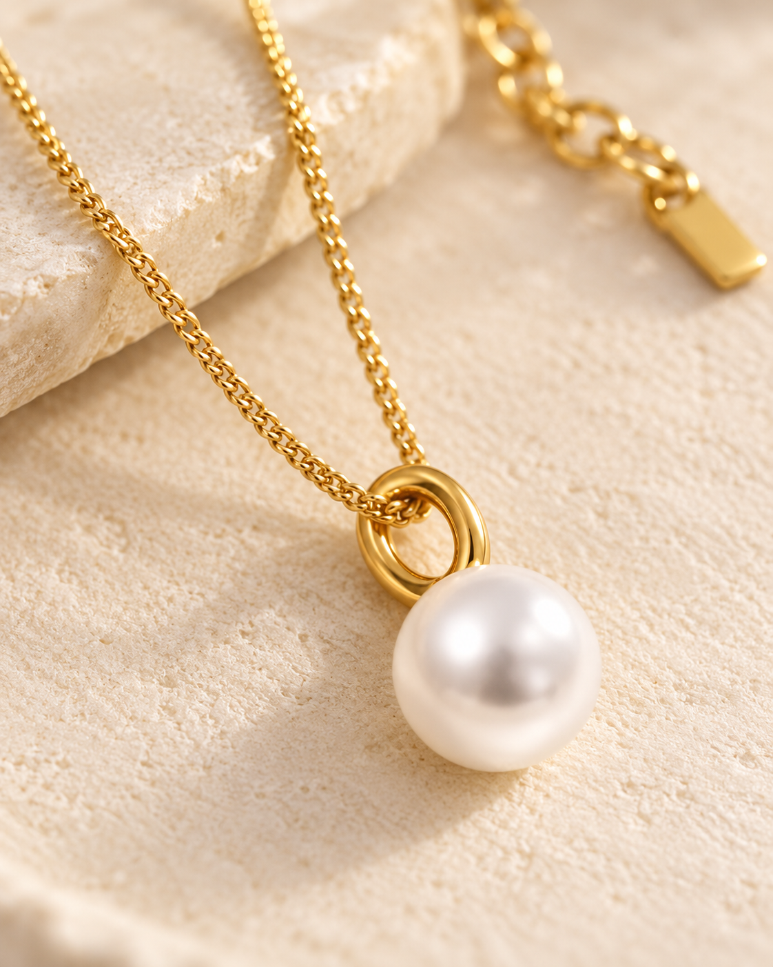 Simulated Pearls Round Pendant Necklace